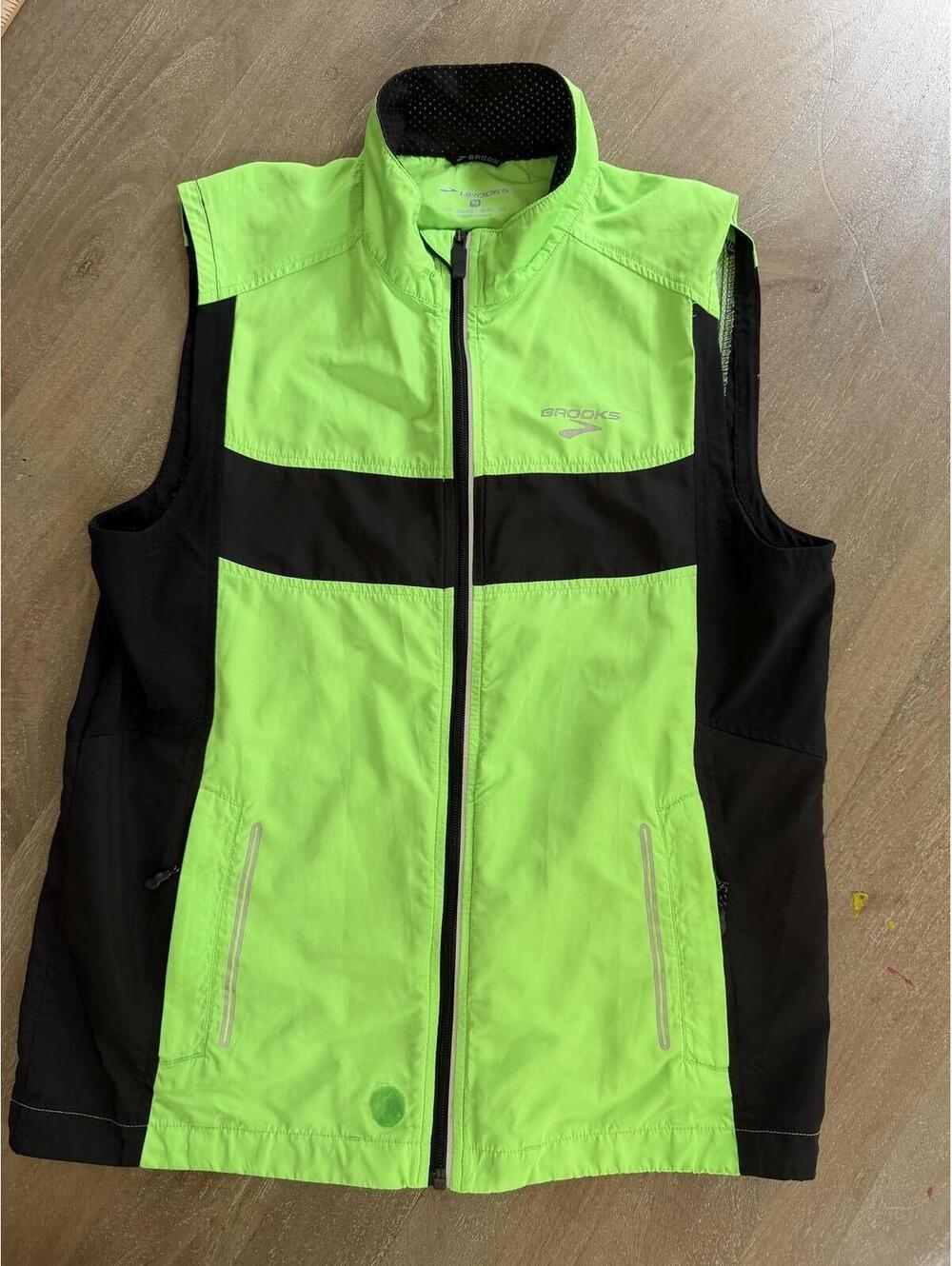 Brooks Neon Green and Black Lightweight Reflective Vest Size M